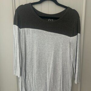 Maurices Green and Strip 3/5 Tshirt Size Large